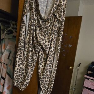 Zenana Outfitters Leopard Print Pant I have six pairs For $60 dollars All Plus
